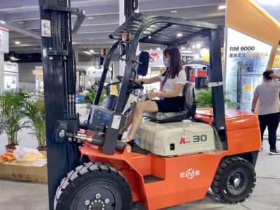 中国工厂 3500 公斤四轮计数平衡重型柴油仓库叉车 (CPCD)