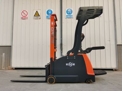 1600-5500mm气泡袋和塑料薄膜结构立式平衡重叉车