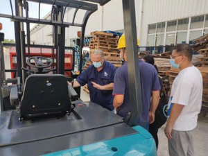 OEM/ODM 2000-3500kg 四轮平衡平衡重型柴油/天然气/电动叉车 LPG 叉车与 CE 和 Ios14001/9001