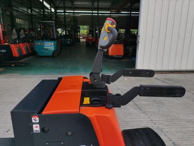 欧恩视频技术支持，在线支持仓库起重工具电动托盘车