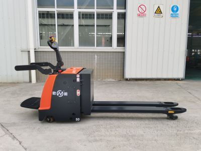 站立驾驶视频技术支持，在线支持仓库起重工具货车