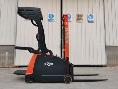 1600-5500mm气泡袋和塑料薄膜结构立式平衡重叉车