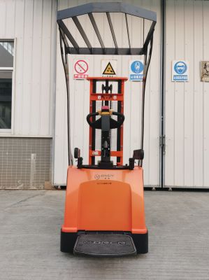  500mm气泡袋和塑料薄膜卡车站立式平衡重叉车